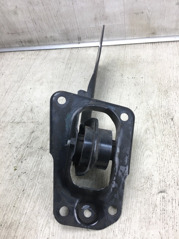 Рычаг задней подвески продольный левый VOLKSWAGEN PASSAT B7 11-15 A32 1.8 CPRA