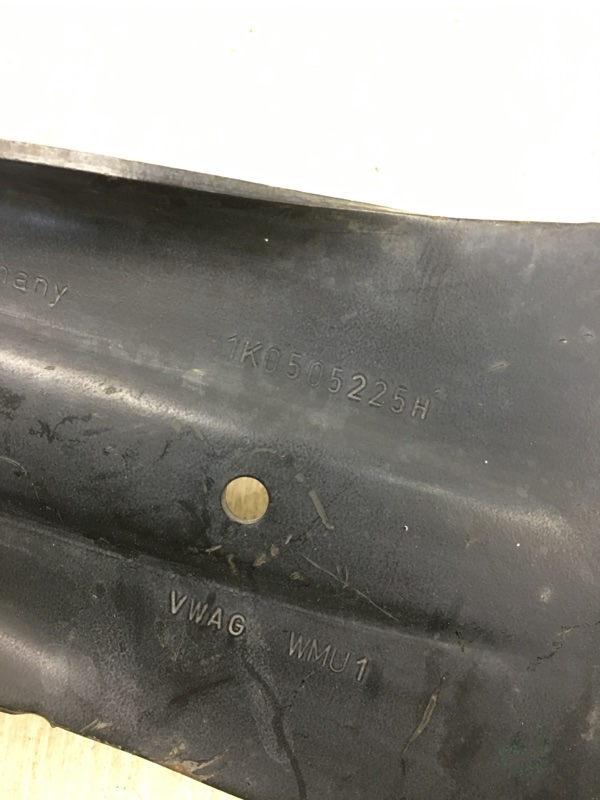 Рычаг задней подвески продольный левый PASSAT B7 11-15 2014 A32 1.8 CPRA