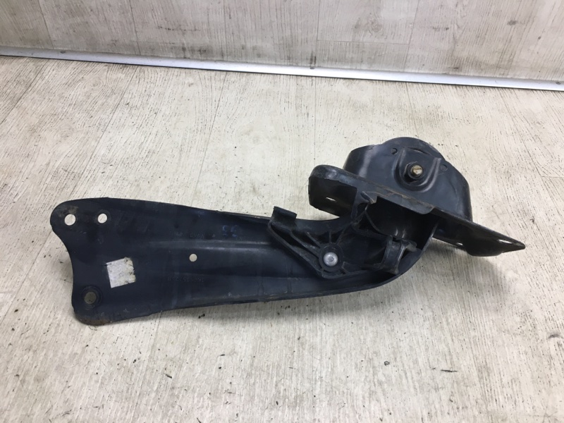 Рычаг задней подвески продольный левый PASSAT B7 11-15 2014 A32 1.8 CPRA