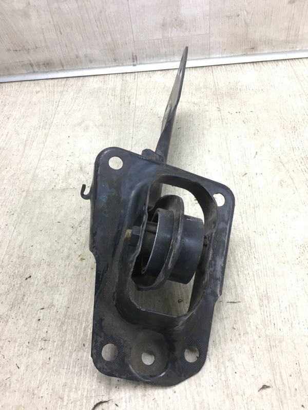 Рычаг задней подвески продольный левый VOLKSWAGEN PASSAT B7 11-15 A32 1.8 CPRA