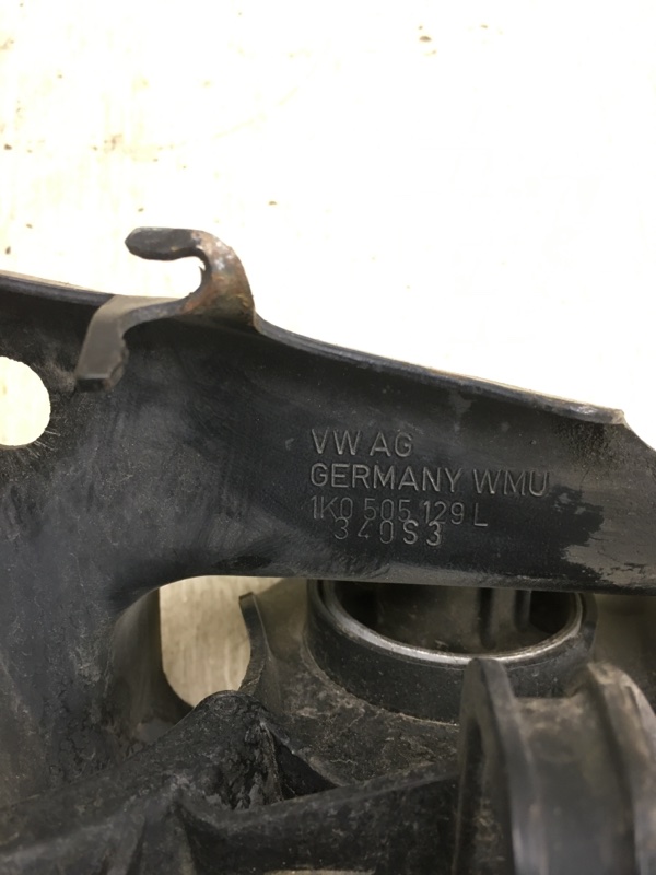 Рычаг задней подвески продольный левый PASSAT B7 11-15 2014 A32 1.8 CPRA