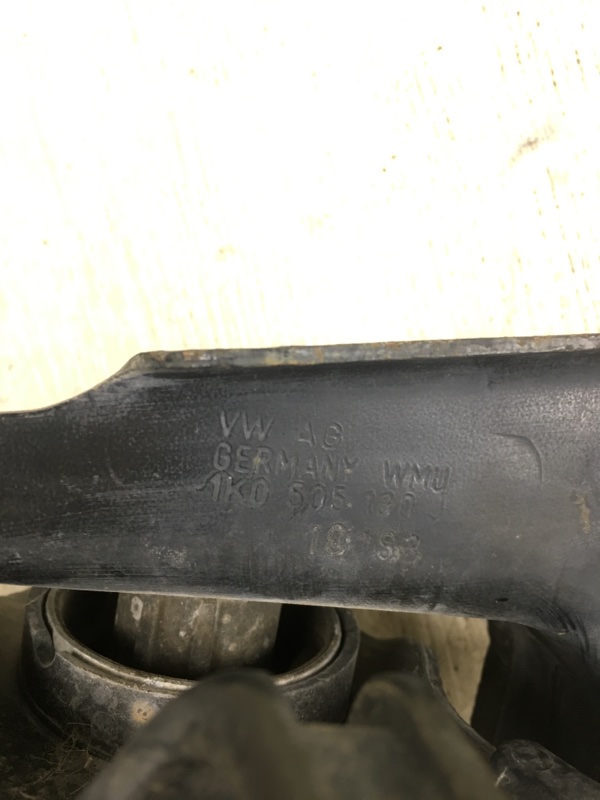 Рычаг задней подвески продольный правый JETTA USA 10-17 2013 162 1.8 CPRA