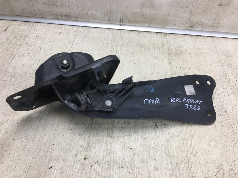 Рычаг задней подвески продольный правый VOLKSWAGEN PASSAT B7 11-15 2014 A32 1.8 CPRA 1K0 505 224 L Б/У