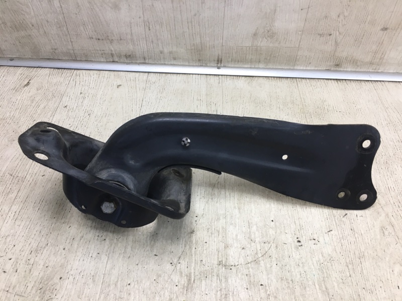 Рычаг задней подвески продольный правый PASSAT B7 11-15 2014 A32 1.8 CPRA