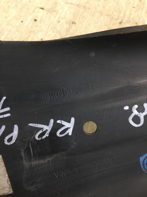 Рычаг задней подвески продольный правый PASSAT B7 11-15 2014 A32 1.8 CPRA