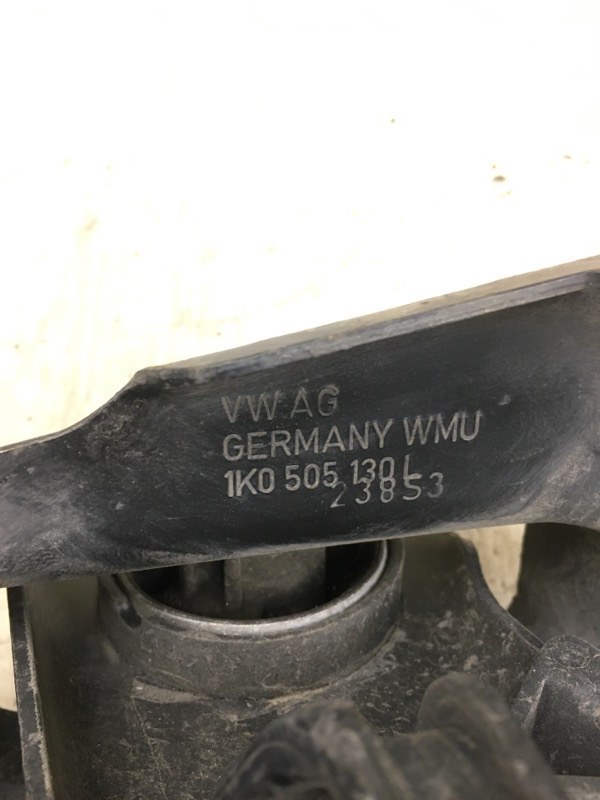 Рычаг задней подвески продольный правый PASSAT B7 11-15 2014 A32 1.8 CPRA