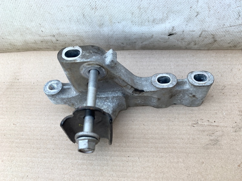 Кронштейн опоры двигателя правый LEXUS RX350/450 09-15 GGL10L 3.5 2GR-FE