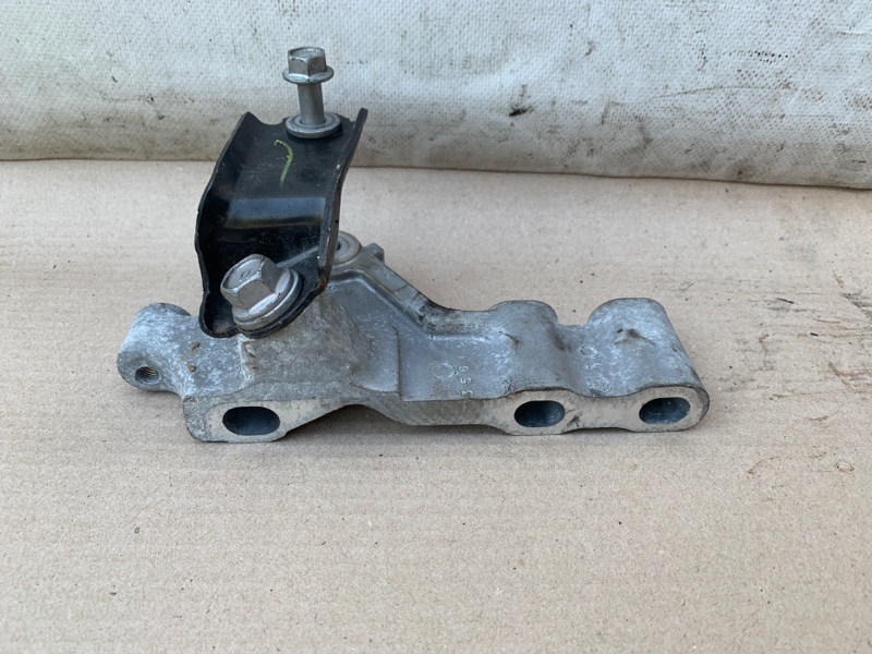 Кронштейн опоры двигателя правый RX350/450 09-15 2012 GGL10L 3.5 2GR-FE