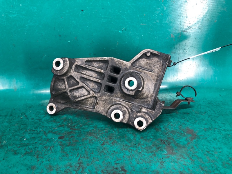 Кронштейн генератора QX56 / TITAN / ARMADA 04-16 2005 Внедорожник VK56DE