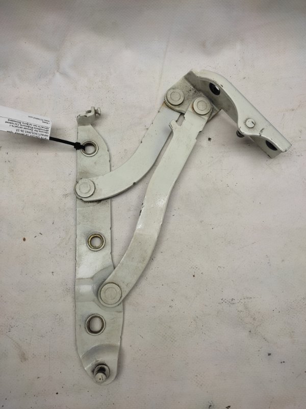 Петля крышки багажника правая M35/M45 04-10 Петля крышки багажника правая M35/M45 04-10