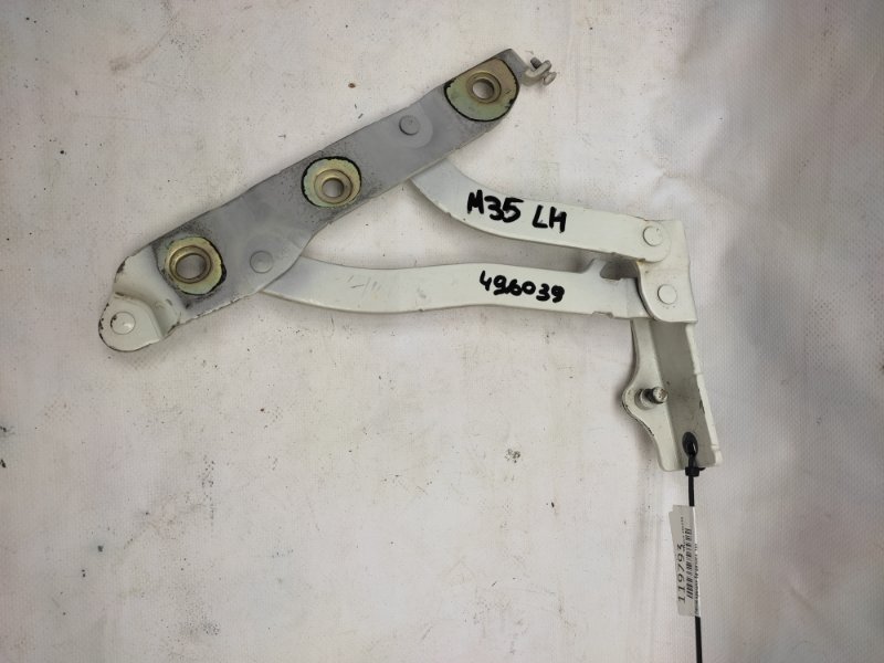 Запчасть петля крышки багажника левая INFINITI M35/M45 04-10 Б/У Петля крышки багажника левая INFINITI M35/M45 04-10 Б/У