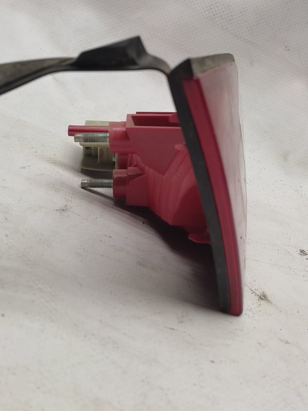 Фонарь внутренний задний левый G25/G35/G37/Q40 06-14