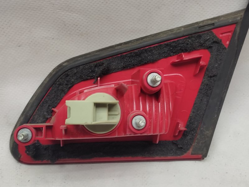 Фонарь внутренний задний левый INFINITI G25/G35/G37/Q40 06-14