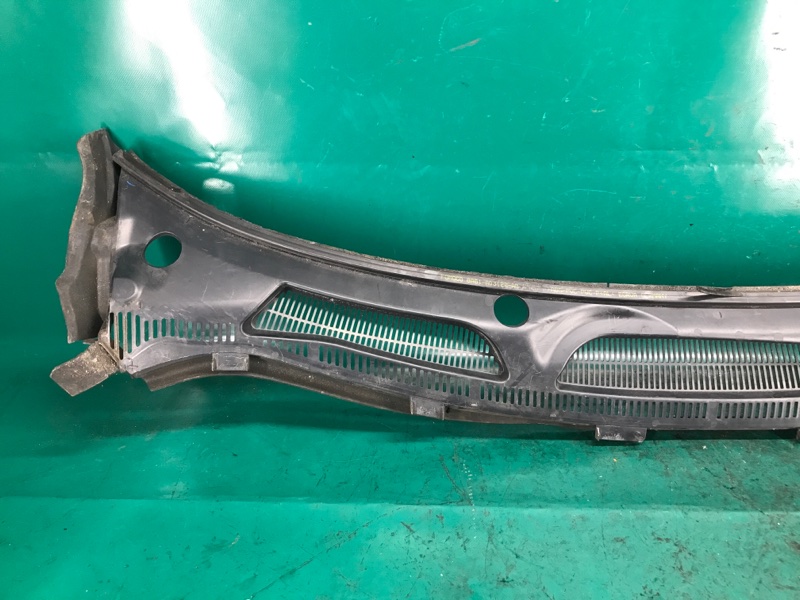 Пластик под лобовое стекло / Жабо FIESTA 08-17 2013 Хэтчбек 1.6 XDEZ Пластик под лобовое стекло / Жабо FIESTA 08-17 2013 Хэтчбек 1.6 XDEZ