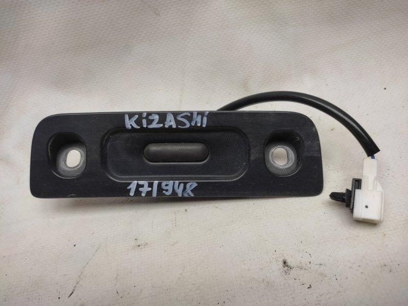 Кнопка открывания багажника наружная SUZUKI KIZASHI 09-14 2010 Седан 2.4 72821-57L00 Б/У