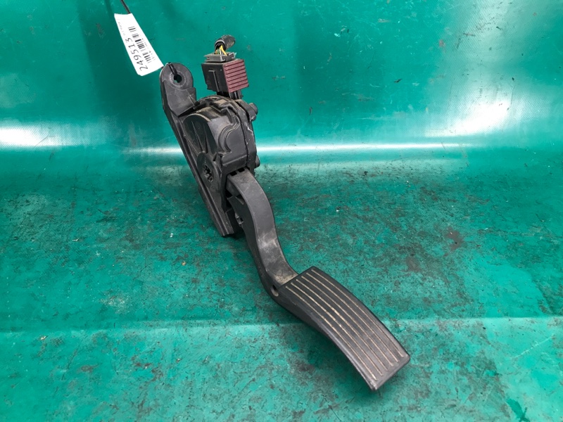 Запчасть педаль газа HYUNDAI ACCENT RB 10- 2015 Хетчбек 1.6 32700-1R500 Б/У Педаль газа HYUNDAI ACCENT RB 10- 2015 Хетчбек 1.6 32700-1R500 Б/У