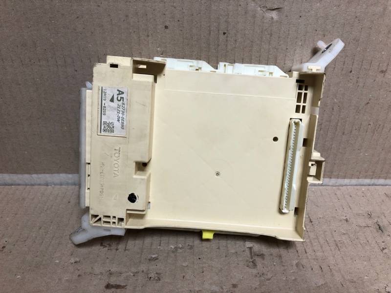 Запчасть блок предохранителей салон LEXUS RX350/450 09-15 2012 GGL10L 3.5 2GR-FE 82730-0E890 Б/У Блок предохранителей салон LEXUS RX350/450 09-15 2012 GGL10L 3.5 2GR-FE 82730-0E890 Б/У