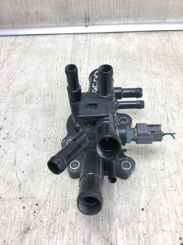 Фланец системы охлаждения X-TRAIL/ROGUE T32 13-20 2017 T32 2.5 QR25DE Фланец системы охлаждения X-TRAIL/ROGUE T32 13-20 2017 T32 2.5 QR25DE