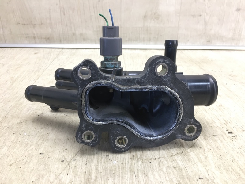 Фланец системы охлаждения X-TRAIL/ROGUE T32 13-20 2017 T32 2.5 QR25DE Фланец системы охлаждения X-TRAIL/ROGUE T32 13-20 2017 T32 2.5 QR25DE