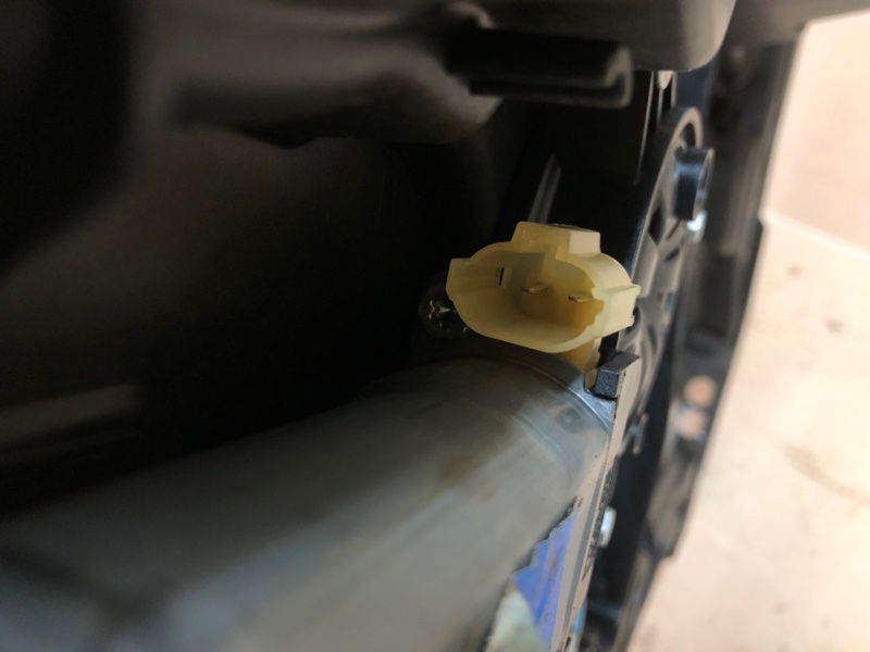 Стеклоподъемник задний левый SONATA YF 10-14 2013 YF 2.4 G4KK Стеклоподъемник задний левый SONATA YF 10-14 2013 YF 2.4 G4KK