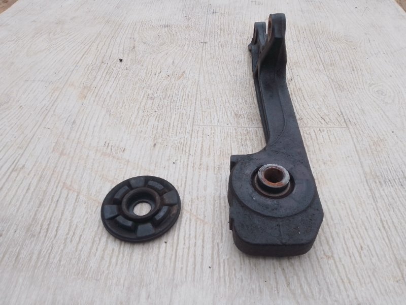 Кронштейн редуктора передний левый TOYOTA LAND CRUISER PRADO 120 02-09 4.0 1GR-FE