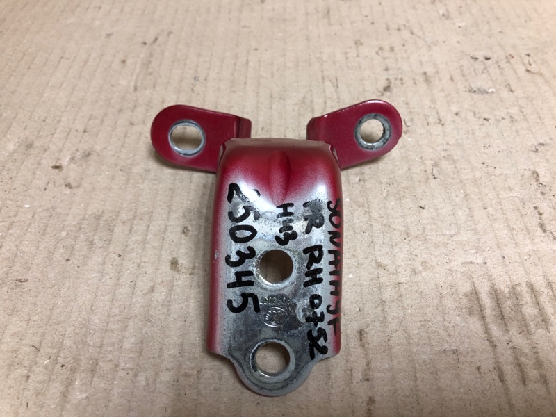 Запчасть петля двери нижняя передняя правая HYUNDAI SONATA YF 10-14 2013 YF 2.4 G4KK 79320-2E000 Б/У Петля двери нижняя передняя правая HYUNDAI SONATA YF 10-14 2013 YF 2.4 G4KK 79320-2E000 Б/У