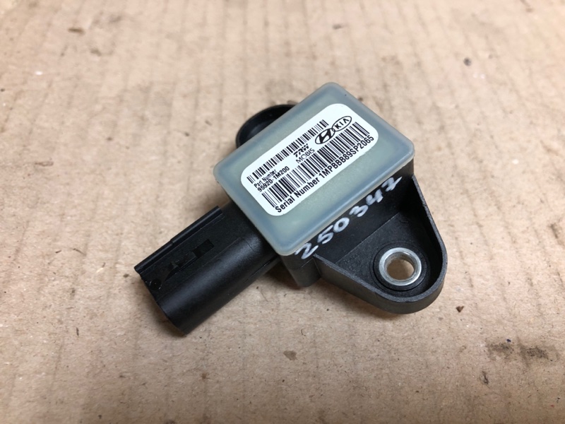 Датчик удара передний правый HYUNDAI SONATA YF 10-14 2013 YF 2.4 G4KK 95920-1M200 Б/У