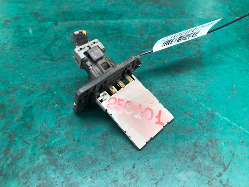 Запчасть резистор печки KIA FORTE/CERATO TD 08-13 2012 Седан G4KD 2.0L 97179-2J000 Б/У Резистор печки KIA FORTE/CERATO TD 08-13 2012 Седан G4KD 2.0L 97179-2J000 Б/У