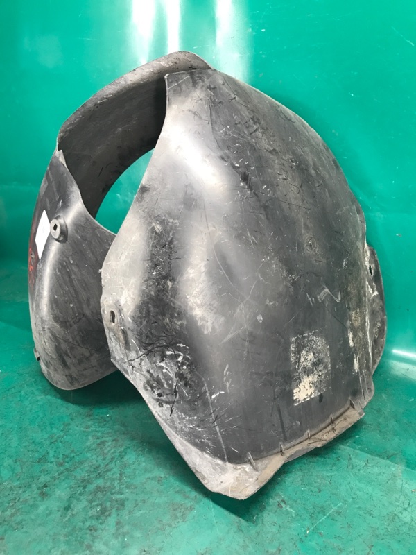 Подкрылок передний правый VOLKSWAGEN JETTA 05-10 Седан 2.5