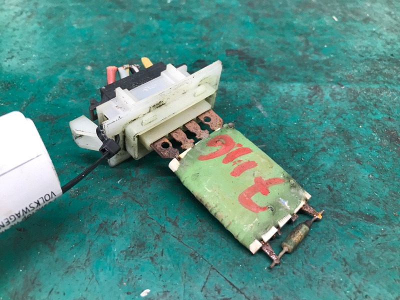 Резистор печки VOLKSWAGEN JETTA 05-10 Седан 2.5