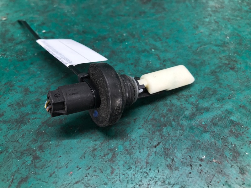 Датчик уровня бачка омывателя MERCEDES CLK-CLASS 209 02-10 COUPE M272960 3.5L