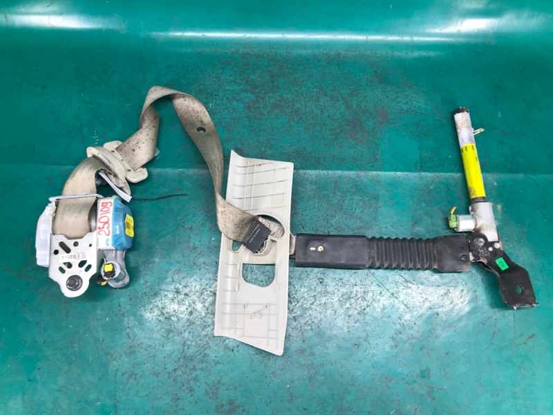 Ремень безопасности правый FORTE/CERATO TD 08-13 2012 Седан G4KD 2.0L Ремень безопасности правый FORTE/CERATO TD 08-13 2012 Седан G4KD 2.0L