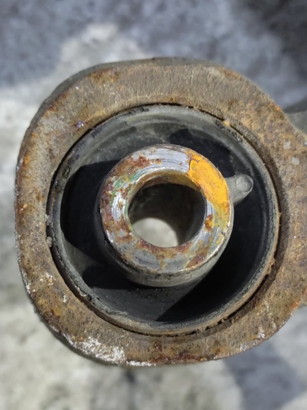 Цапфа задняя левая SUBARU OUTBACK 09-14 BR Внедорожник 3.6 EZ36