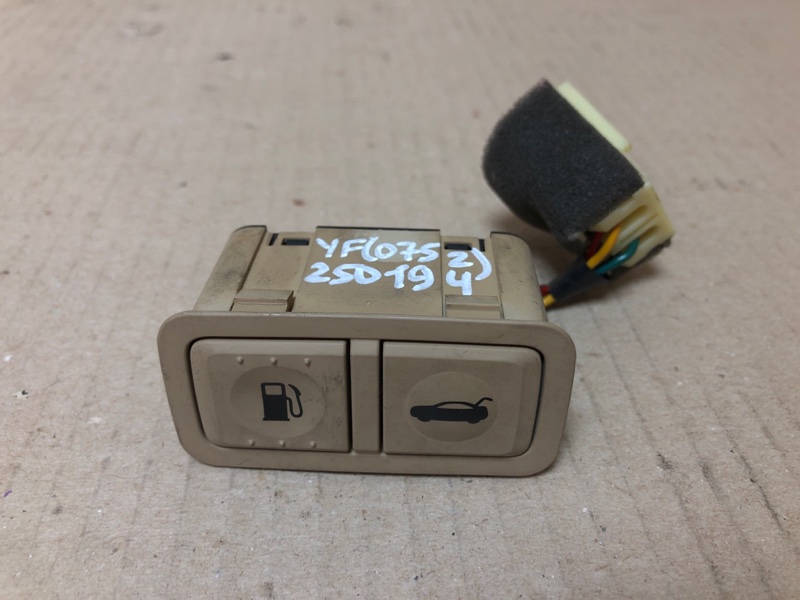 Кнопка открывания багажника внутренняя HYUNDAI SONATA YF 10-14 2013 YF 2.4 G4KK 93700-3S000YDA Б/У