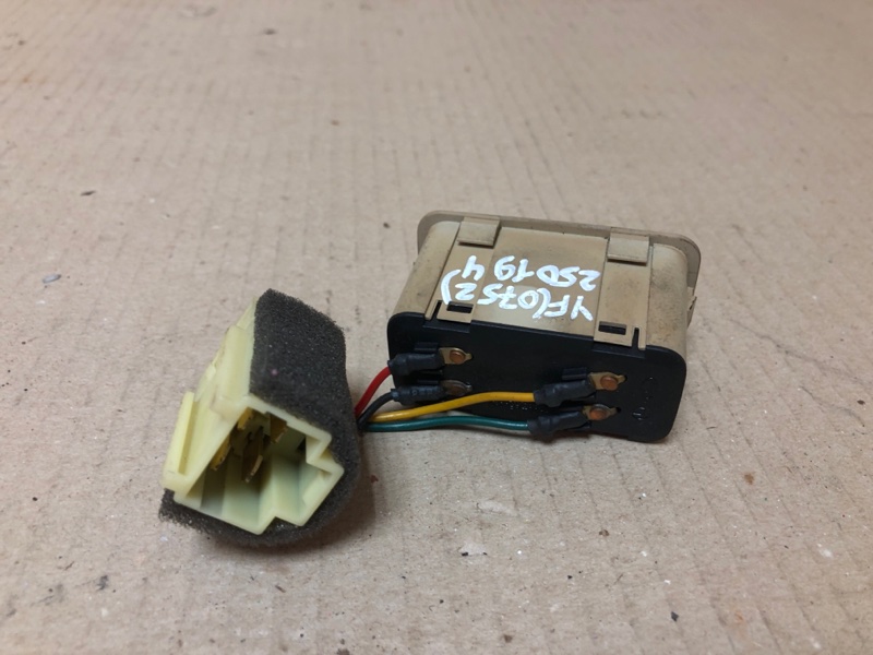 Кнопка открывания багажника внутренняя HYUNDAI SONATA YF 10-14 YF 2.4 G4KK