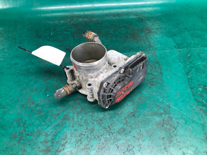 Запчасть дроссельная заслонка HYUNDAI ACCENT RB 10- 2015 Хетчбек 1.6 35100-2B300 Б/У Дроссельная заслонка HYUNDAI ACCENT RB 10- 2015 Хетчбек 1.6 35100-2B300 Б/У