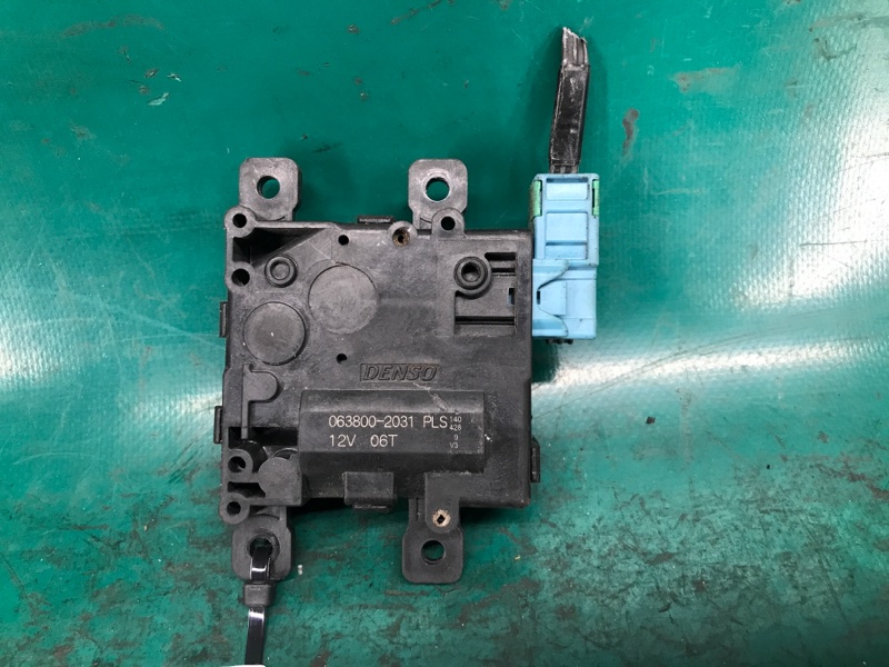 Моторчик заслонки печки TOYOTA PRIUS 16- Хэтчбек 1.8 2ZRFXE Моторчик заслонки печки TOYOTA PRIUS 16- Хэтчбек 1.8 2ZRFXE