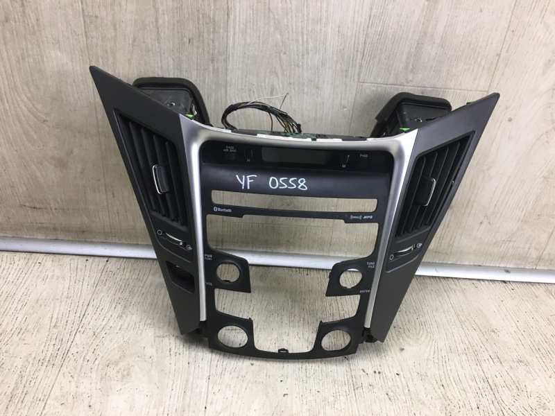 Запчасть накладка торпедо центр. HYUNDAI SONATA YF 10-14 2013 YF 2.4 G4KJ 84741-3Q430YHL Б/У Накладка торпедо центр. HYUNDAI SONATA YF 10-14 2013 YF 2.4 G4KJ 84741-3Q430YHL Б/У