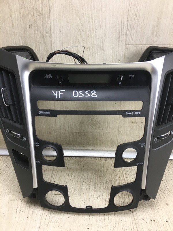 Накладка торпедо центр. HYUNDAI SONATA YF 10-14 YF 2.4 G4KJ Накладка торпедо центр. HYUNDAI SONATA YF 10-14 YF 2.4 G4KJ