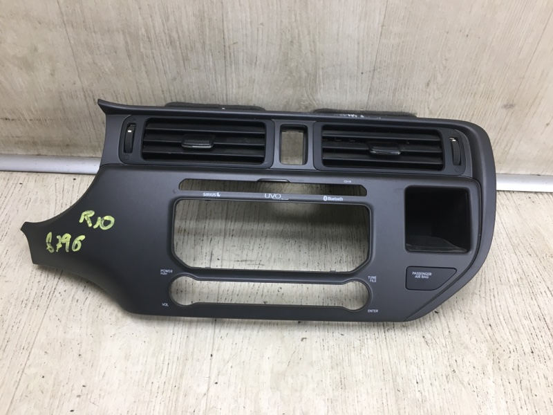 Накладка торпедо центр. KIA RIO UB 2011-2017 2012 UB 1.6 G4FD 84740-1W140WK Б/У