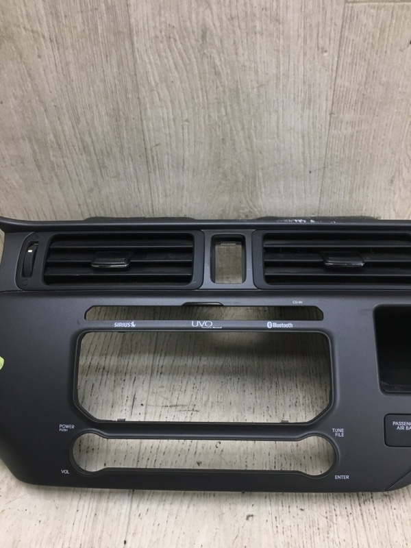 Накладка торпедо центр. KIA RIO UB 2011-2017 UB 1.6 G4FD