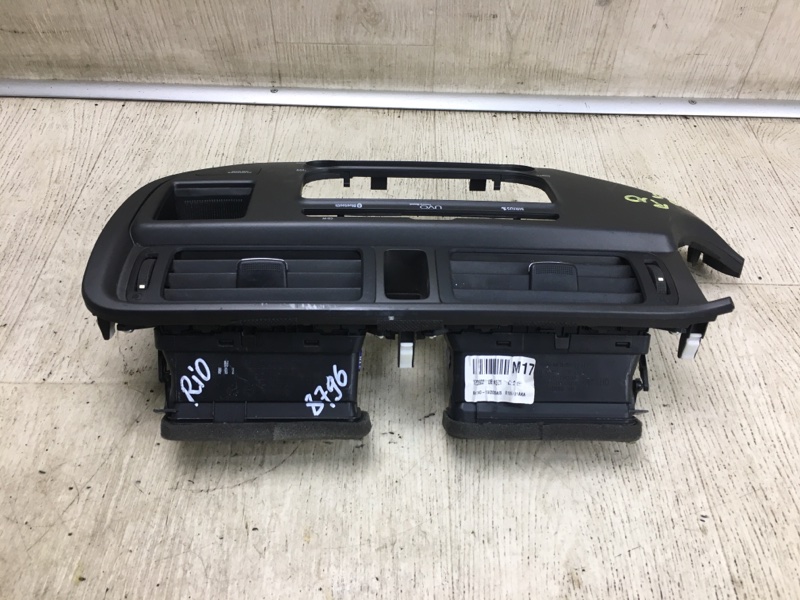 Накладка торпедо центр. RIO UB 2011-2017 2012 UB 1.6 G4FD