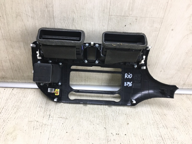 Накладка торпедо центр. RIO UB 2011-2017 2012 UB 1.6 G4FD