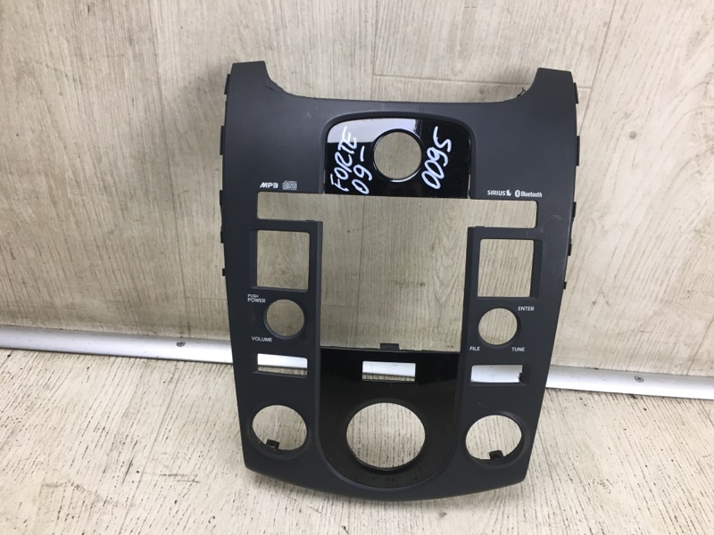 Накладка торпедо центр. KIA FORTE/CERATO TD 08-13 2009 TD 2.0 G4KD 84740-1M310WK Б/У