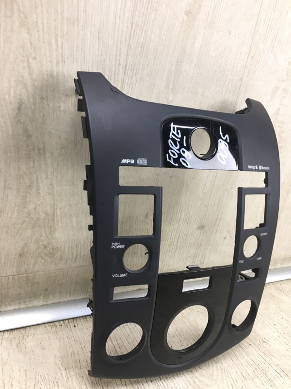 Накладка торпедо центр. KIA FORTE/CERATO TD 08-13 TD 2.0 G4KD