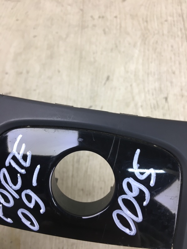 Накладка торпедо центр. FORTE/CERATO TD 08-13 2009 TD 2.0 G4KD