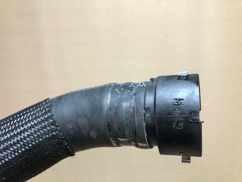 Патрубок системы охлаждения HYUNDAI SONATA YF 10-14 YF 2.4 G4KK Патрубок системы охлаждения HYUNDAI SONATA YF 10-14 YF 2.4 G4KK