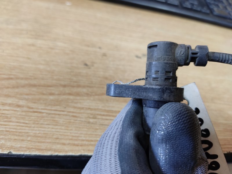 Датчик ABS передний левый AVENSIS 03-08 Датчик ABS передний левый AVENSIS 03-08