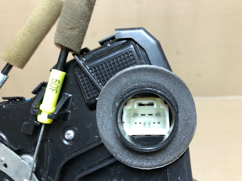 Замок двери передний правый TOYOTA CAMRY 40 06-11 ACV40 2.4 2AZFE Замок двери передний правый TOYOTA CAMRY 40 06-11 ACV40 2.4 2AZFE