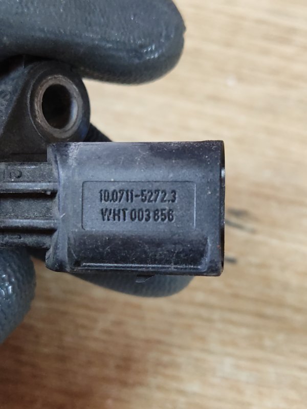 Датчик ABS передний правый VOLKSWAGEN PASSAT B7 11-15